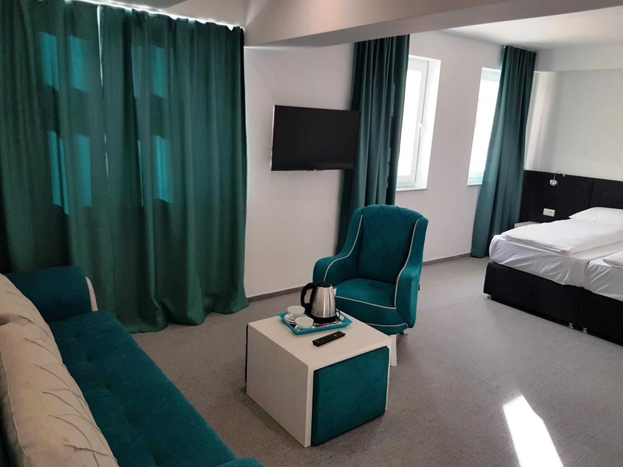 Hotel Sax Gracanica Gracanica  Экстерьер фото