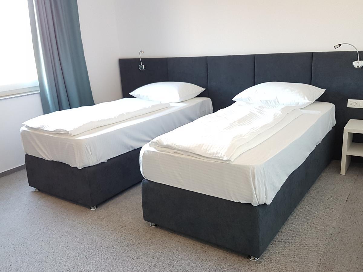 Hotel Sax Gracanica Gracanica  Экстерьер фото